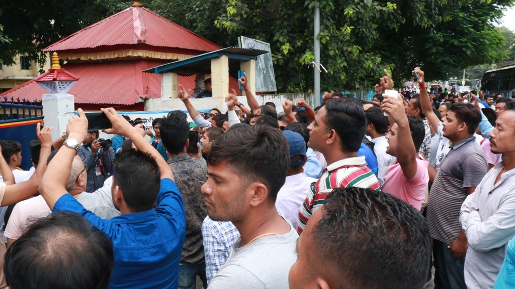 चितवन बन्द अफवाह मात्रै,रविका समर्थक भन्छन्ः हामीले बन्द आब्हान गरेका छैनौं