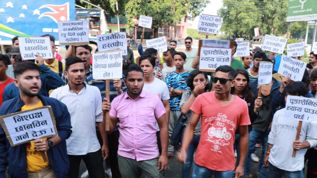 पत्रकार पुडाशैनीको न्यायको लागि भरतपुरमा प्रर्दशन,अनुसन्धान प्रभावित पार्ने गतिविधि नगर्न आग्रह