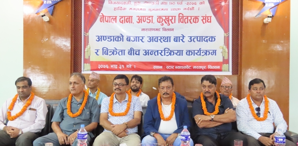कुखुरापालक किसान भन्छन्ः पलायन हुने अवस्थामा पुग्यौं