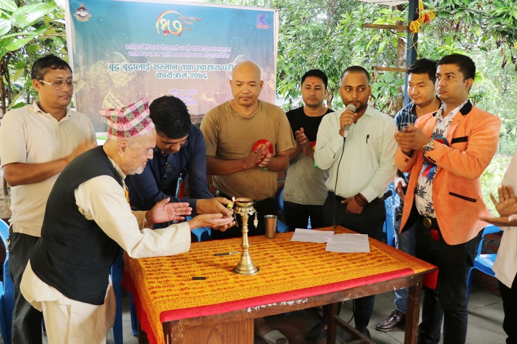 वृद्धाश्रममा कालिका मिडियाको निःशुल्क स्वास्थ्य परीक्षण