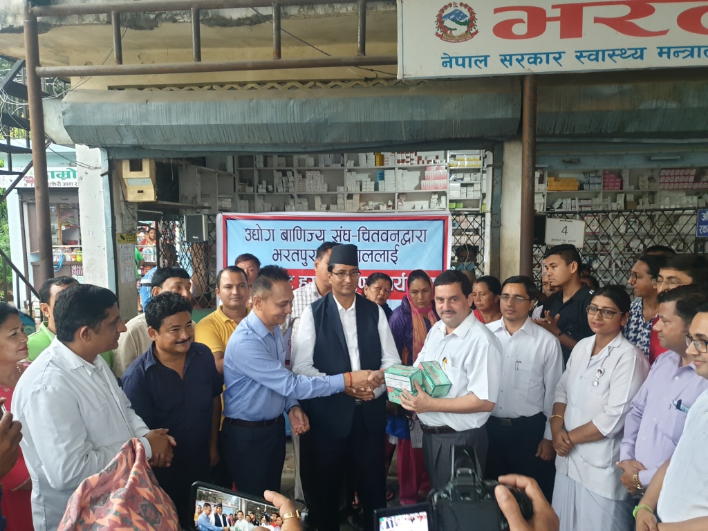 भरतपुर अस्पताललाई ५०० डेँगु कीट सहयोग