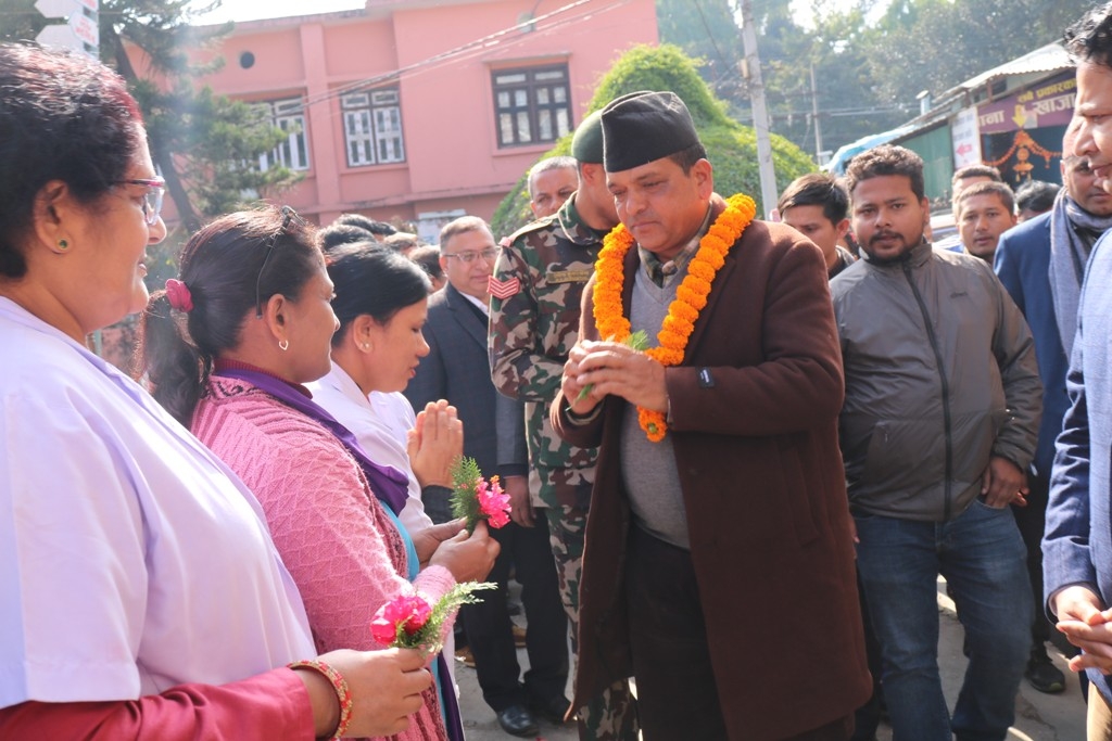 क्यान्सर र भरतपुर अस्पतालको स्वास्थ्य राज्यमन्त्रीद्धारा निरीक्षण