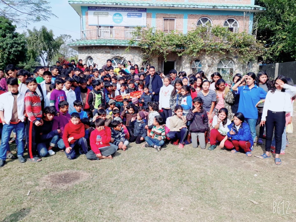 भरतपुरको आशा अनाथालयमा अछामका दिनेशको सहयोग
