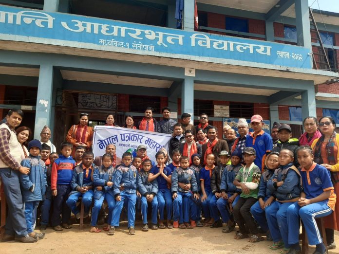 नेपाल पत्रकार महासंघ नवलपुरद्वारा खाद्यान्न सहयोग