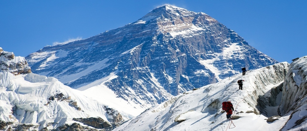कोरोनाको खतरा : चिनियाँ भूमिबाट सगरमाथा आरोहणमा लाग्यो प्रतिबन्ध