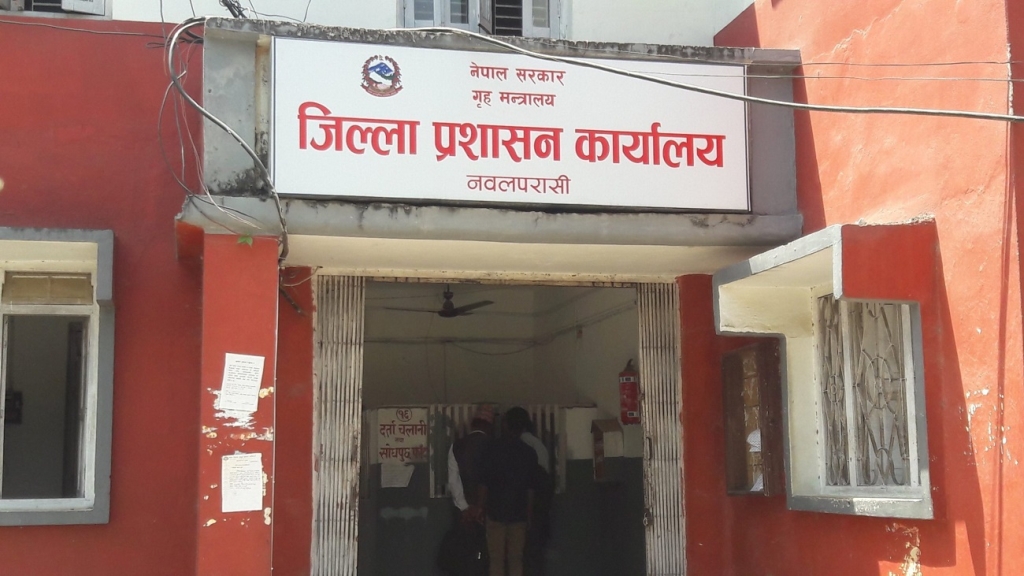 कोरोना संक्रमित बढेपछि नवलपरासीमा आज राति १२ बजेदेखि ६ गतेसम्म निषेधाज्ञा