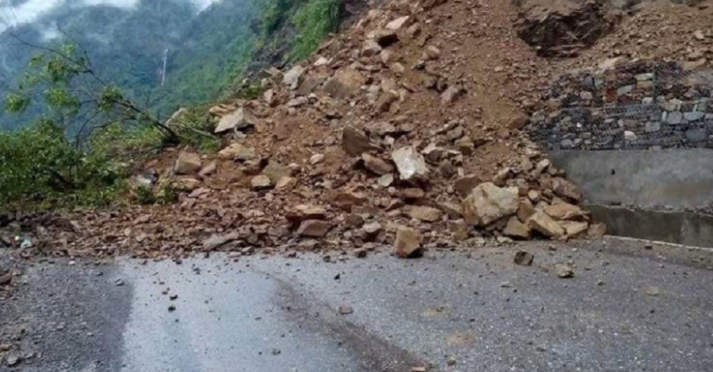 पहिरोका कारण पोखरा–स्याङ्जा सडक खण्ड बन्द