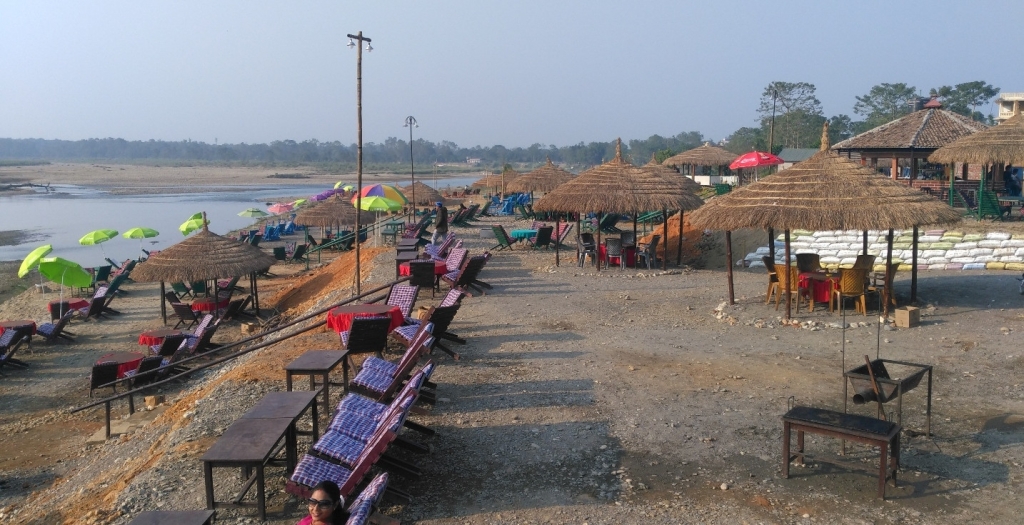 सौराहा आएका पर्यटकलाई ‘सेल्फी प्वाइन्ट’