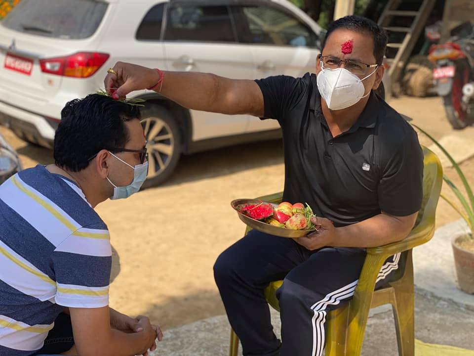 यसपटकको दशैँः कोरोना संक्रमितलाई सङ्क्रमितबाटै टीका