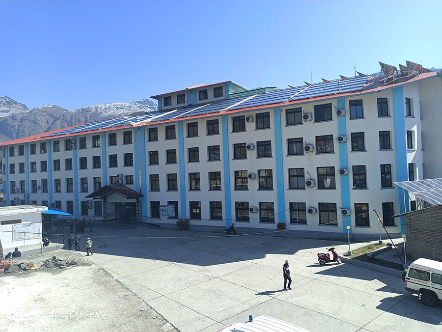 कर्णाली स्वास्थ्य विज्ञान प्रतिष्ठानको ताला ४३ दिनपछि खुल्यो, सम्पर्क कार्यालय खारेज गरिने