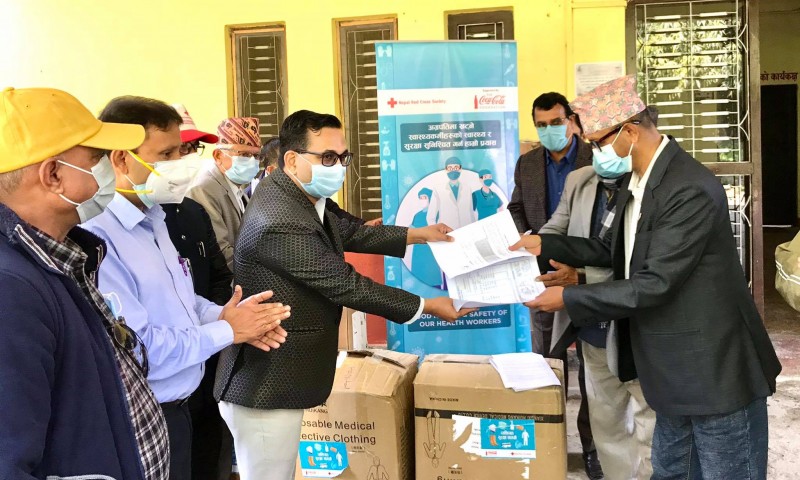 भरतपुर अस्पताललाई २० लाखको स्वास्थ्य सामग्री सहयोग