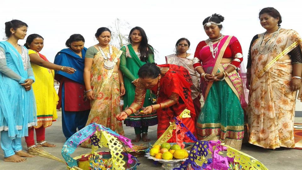 मिथिलामा प्रेम र समर्पणको पर्व सामाचकेवाका गीत गुञ्जदै