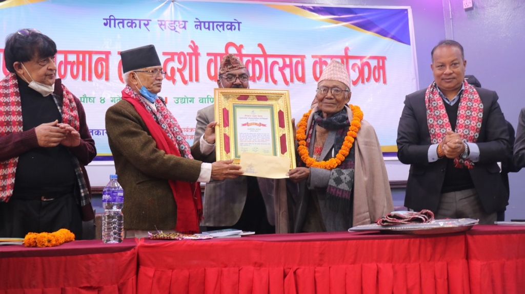 राष्ट्रिय स्रष्टा सम्मानबाट गीतकार एवं साहित्यकार नन्दन सम्मानित