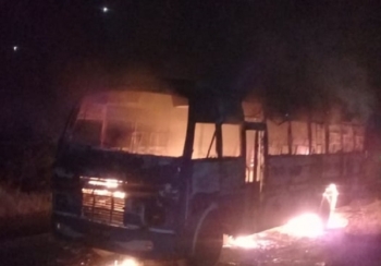 दाङमा गुडिरहेको बसमा आगलागी