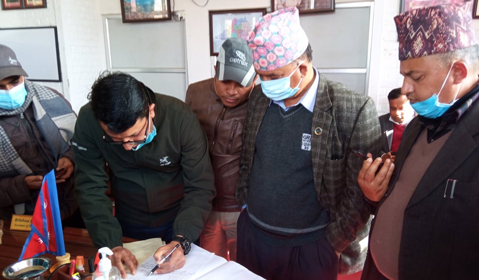 चितवनका ६ जना सांसदले गरे अविस्वासको प्रस्तावमा हस्ताक्षर