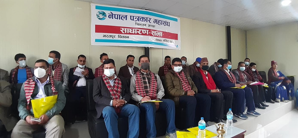 नेताहरु आत्तिनु पर्देन, हामी जोगाउँछौं लोकतन्त्र : उपाध्यक्ष पोखरेल