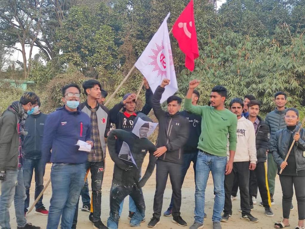 माडीमा प्रधानमन्त्री ओलीको पुत्ला दहन