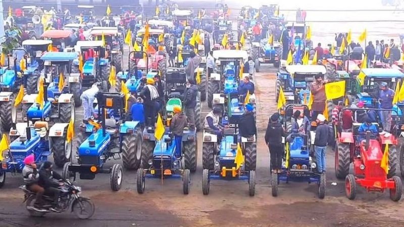 भारतमा गणतन्त्र दिवसका दिन किसानहरुको ट्याक्टर र्याली