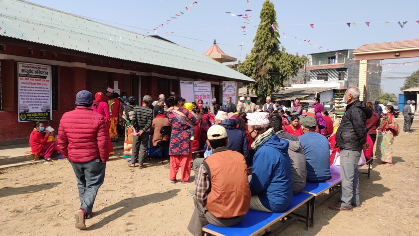 चितवनको बाह्रघरेमा आयुष आयुर्वेदा हस्पिटलको स्वास्थ्य शिविर, ४२९ जना लाभान्वित