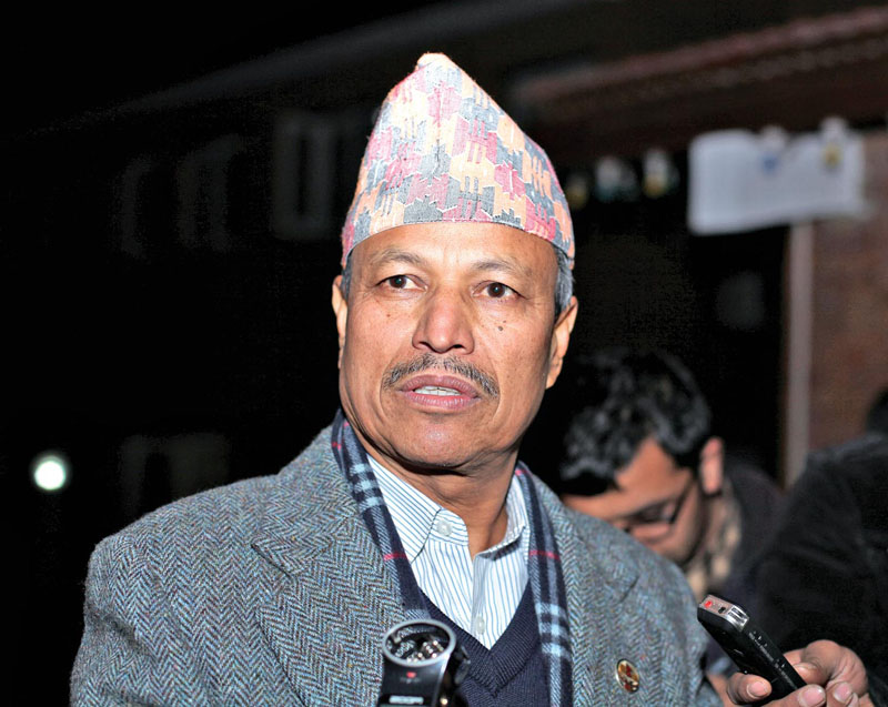 प्रधानमन्त्री केपी ओली गन्हाएर बालुवाटार गइनसक्नु छ: नेता रावल
