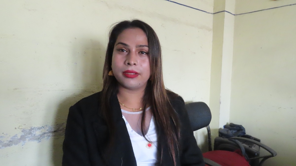 चितवनमा पहिलो पटक तेस्रोलिङ्गीलाई नागरिकता, पहिचानसहितको नागरिकता पाइन् संगिताले