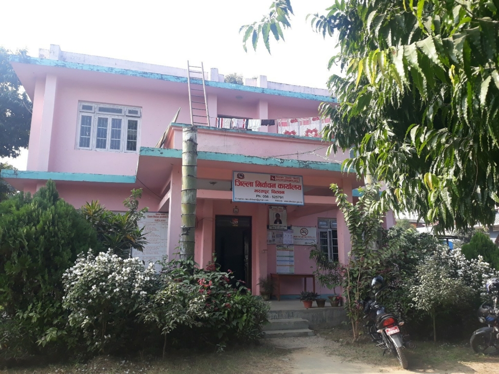 निर्वाचन कार्यालय चितवनले थाल्यो निर्वाचनको तयारी, स्थानीय तहसँग कर्मचारी माग