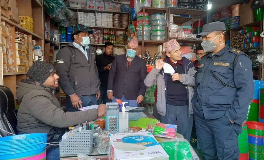 भरतपुरका नौं पसललाई कारबाही, तीन लाख ९० हजार जरिवाना