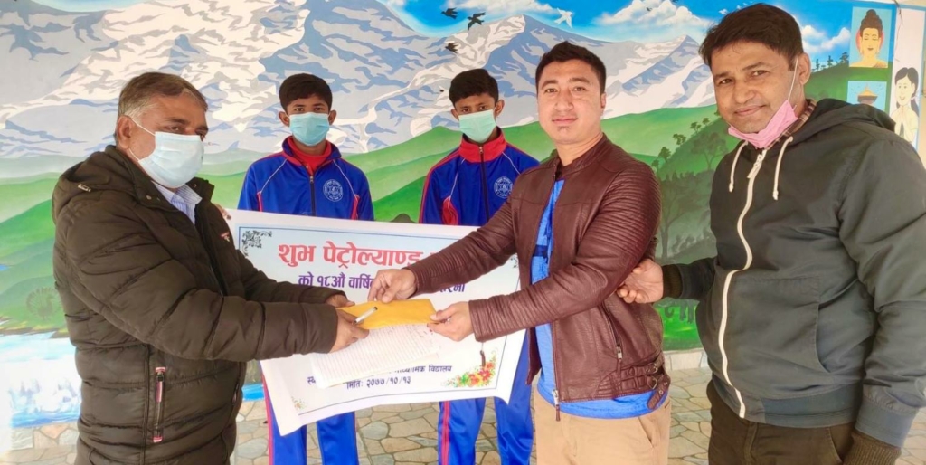 शुभ पेट्रोल्याण्डद्धारा दुई विद्यार्थीलाई जीतबहादुर पिया स्मृति छात्रवृत्ति प्रदान