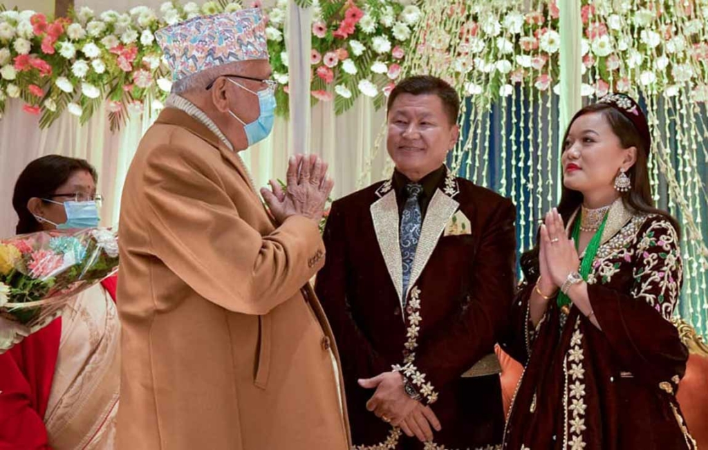 मुख्यमन्त्री शेरधन दम्पत्तिलाई प्रधानमन्त्री ओलीले दिए शुभकामना