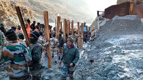हिमपहिरोका कारण भारतमा २६ को मृत्यु, १८० अझै बेपत्ता