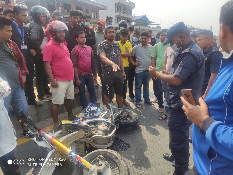 तीव्र गतिको मोटरसाइकलले भरतपुरमा युवतीलाई ठक्कर दिँदा..
