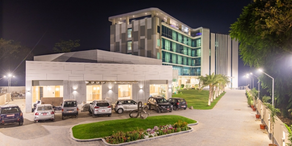 भरतपुरमा खुल्यो आकर्षक ‘सिराइँचुली’ तारे होटल, वैशाख १ गतेदेखि संचालनमा (फोटो/भिडियो)