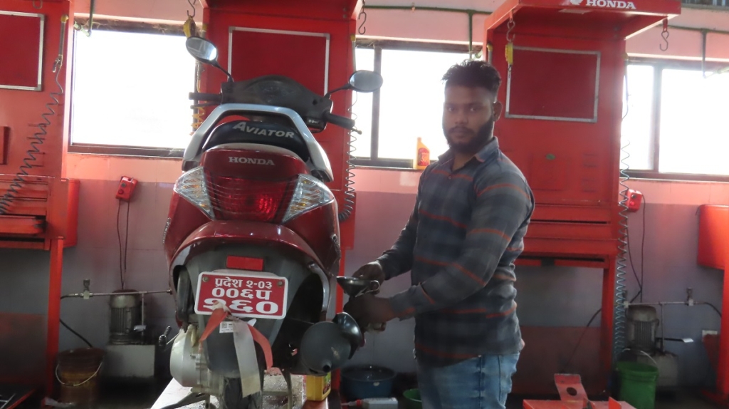 २५ सय ऋण लिएर चितवन झरेका करनको कमाई मासिक २५ हजारभन्दामाथि