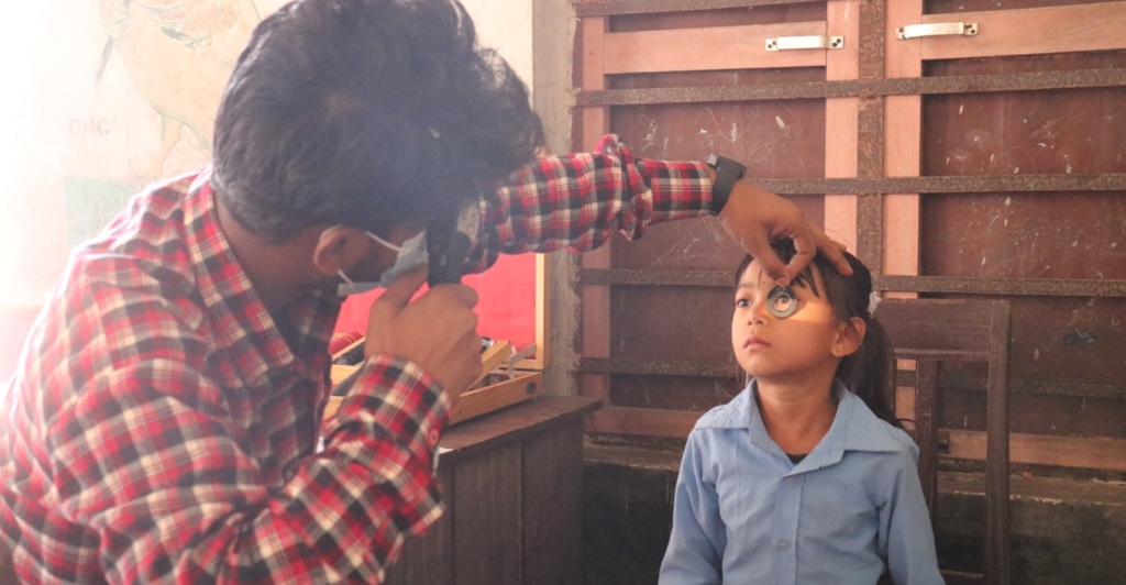 माडीमा नारायणगढ लायन्स क्लवको निःशुल्क आँखा शिविर