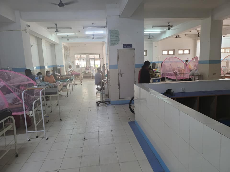 चितवनका अस्पतालमा कोरोना संक्रमित बिरामीको चाप ५० प्रतिशतले घट्यो, आज ९२ संक्रमित थपिए