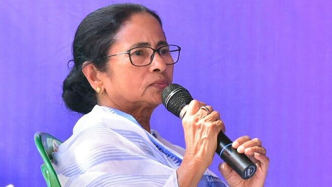 ममता बनर्जीले लिइन् भारतको पश्चिम बंगालमा मुख्यमन्त्रीको शपथ
