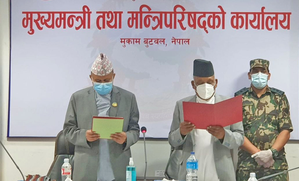 विपक्षीको नाराबाजीबीच मुख्यन्त्री कार्यालयमै शंकर पोखरेलको सपथग्रहण