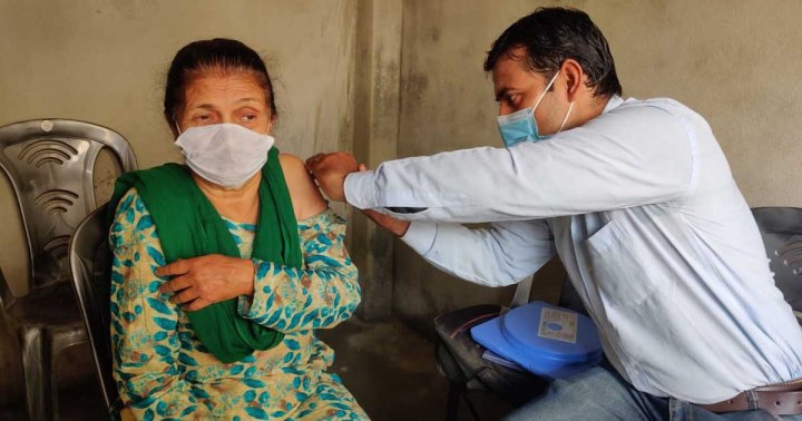 पर्सामा लक्ष्यको ३७ प्रतिशत ज्येष्ठ नागरिकले लगाए कोरोनाविरुद्धको खोप