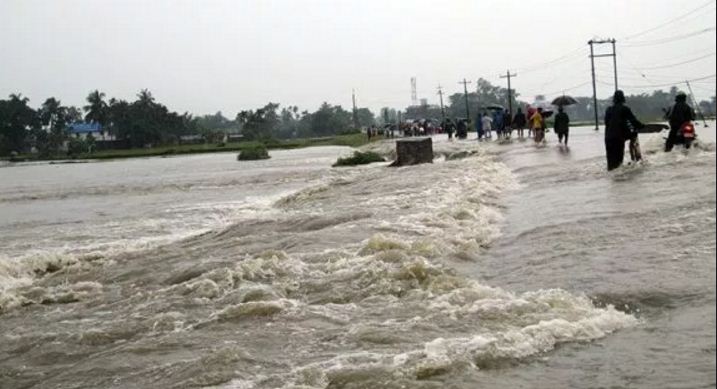 पञ्चेश्वरमा बाढी, एक दर्जन घरमा क्षति