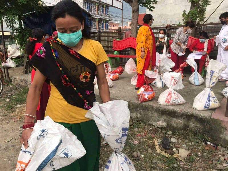 इन्टर्याक्ट क्लब अफ वाल्मीकिद्वारा भरतपुरका ७० घरलाई खाद्यान्न सहयोग