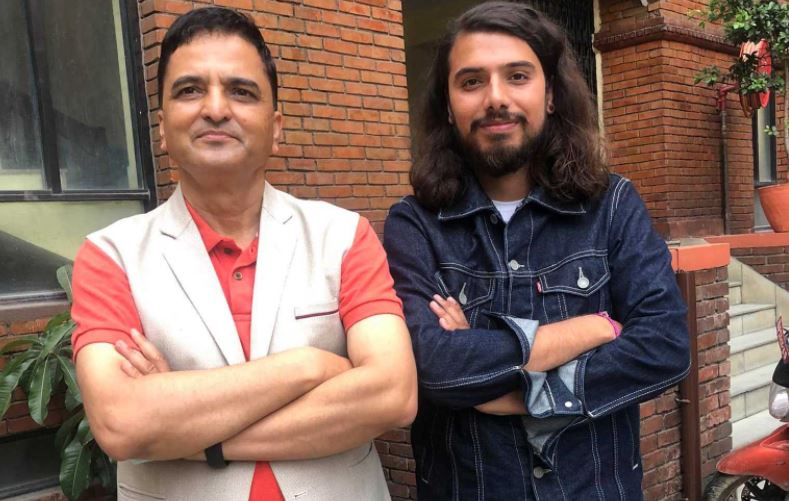 कमेडी च्याम्पियनका विजेता भरतलाई योगेश भट्टराईद्वारा एक लाख सहयोग