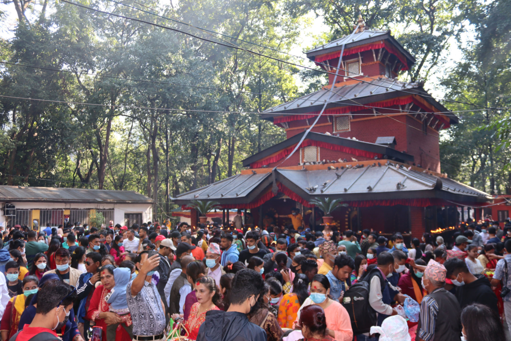 देशभरका शक्ति पीठमा भक्तजनको घुइँचो