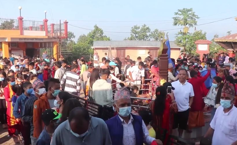 मौलाकालिका मन्दिरमा भक्तजनहरुको घुइँचो, मन्दिर छिर्न घण्टौ लाइन (भिडियोेसहित)