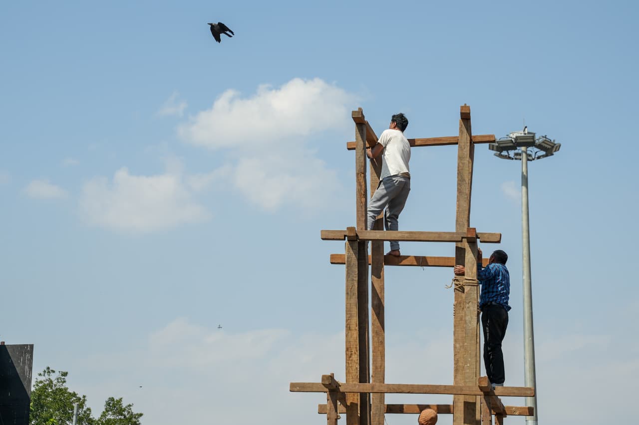 सेतो मच्छिन्द्रनाथको रथ तयार गरिँदै (तस्बिरहरू) Seto Machhindrako Rath Nepal Photo Library 14