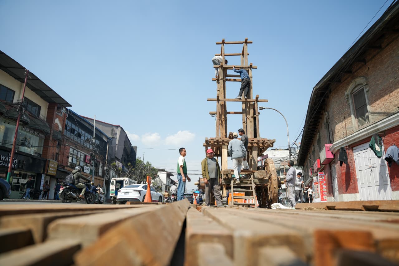 सेतो मच्छिन्द्रनाथको रथ तयार गरिँदै (तस्बिरहरू) Seto Machhindrako Rath Nepal Photo Library 2