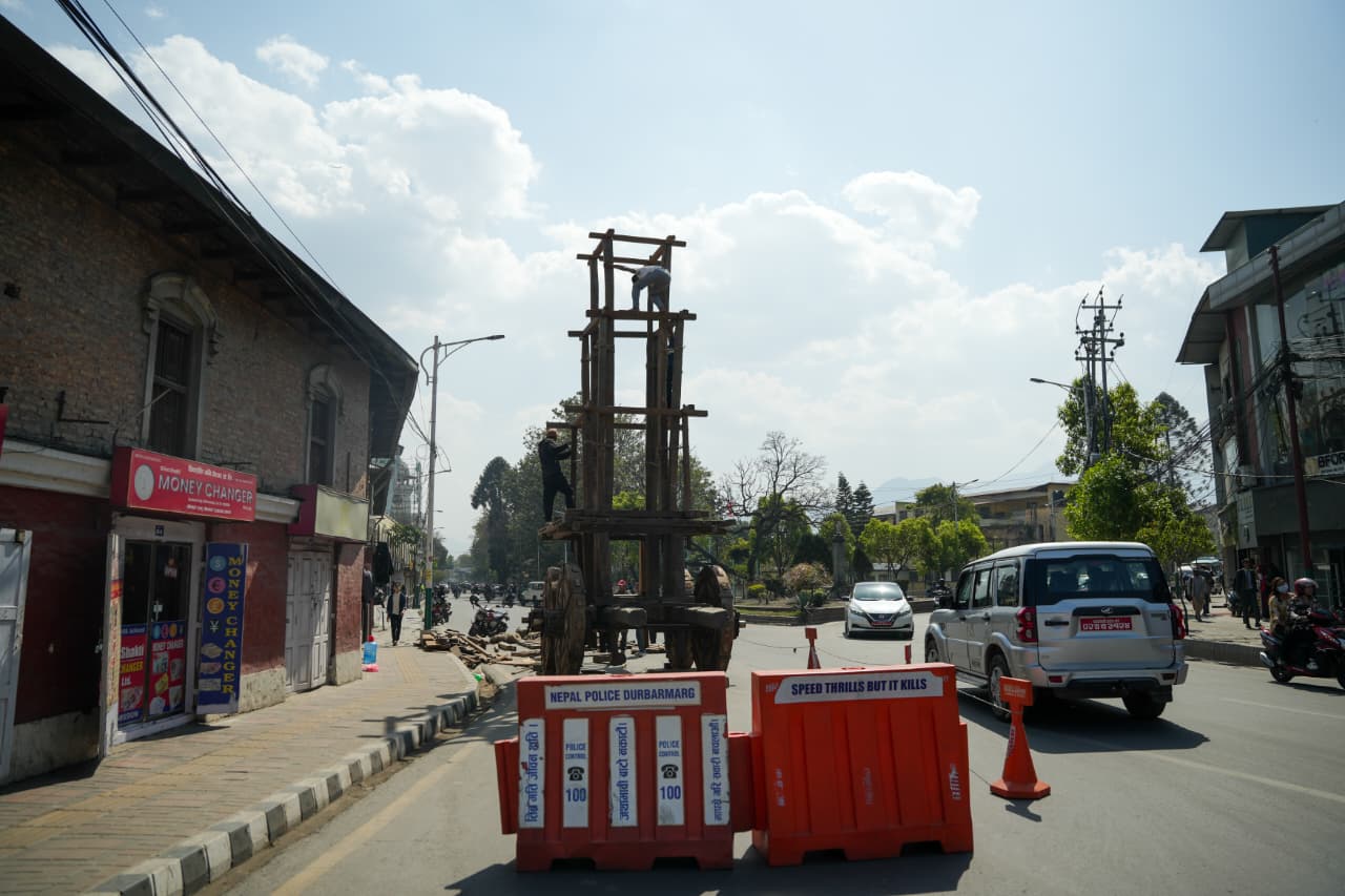 सेतो मच्छिन्द्रनाथको रथ तयार गरिँदै (तस्बिरहरू) Seto Machhindrako Rath Nepal Photo Library 4